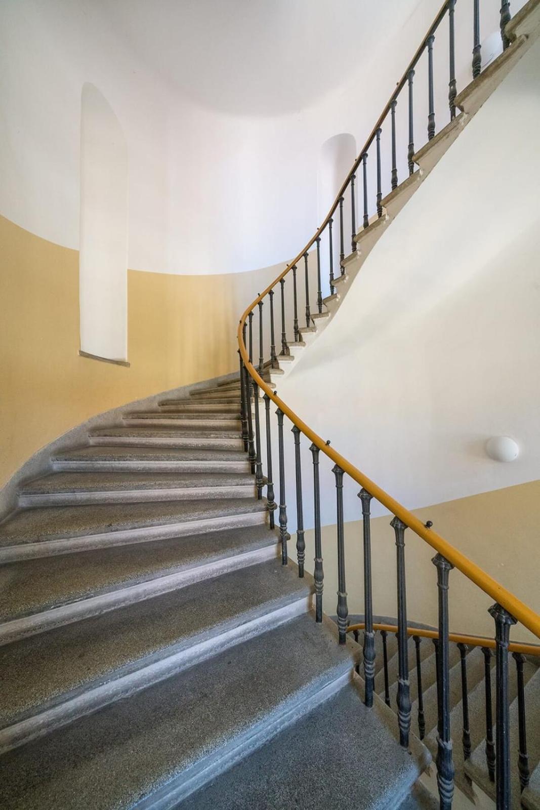 Quiet City Center Apartment In Hip & Foodie Area Prag Exteriör bild