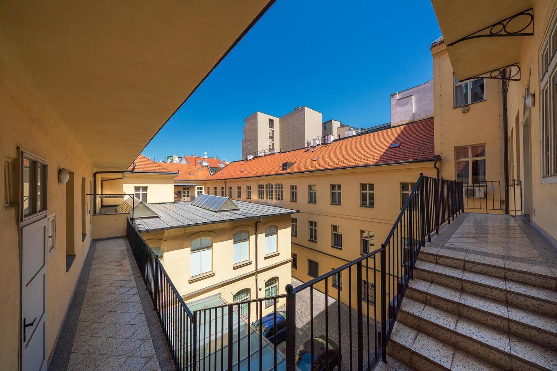 Quiet City Center Apartment In Hip & Foodie Area Prag Exteriör bild